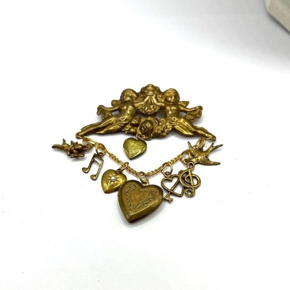 Charming Gold Brass Cherub Babies Angel Brooch with Heart Charms Locket Brooch - Picture 2 of 11